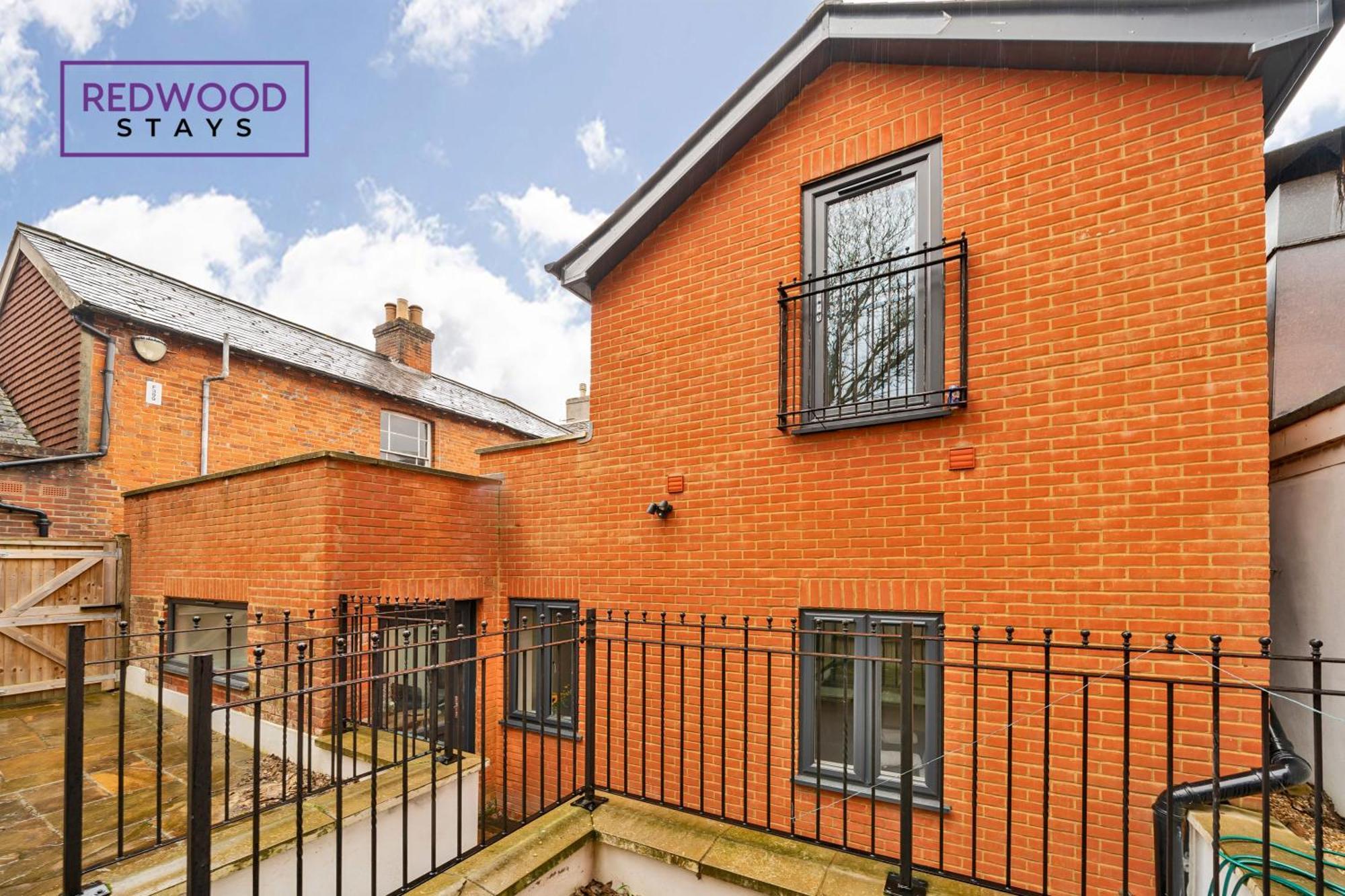 Festival Place Serviced By Redwood Apartment *